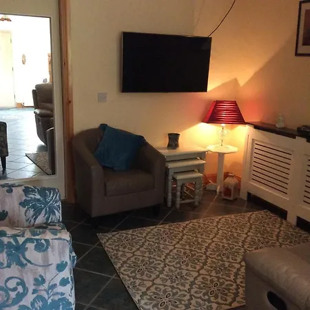 The Lakes Wellness Self Catering * 발린로브
