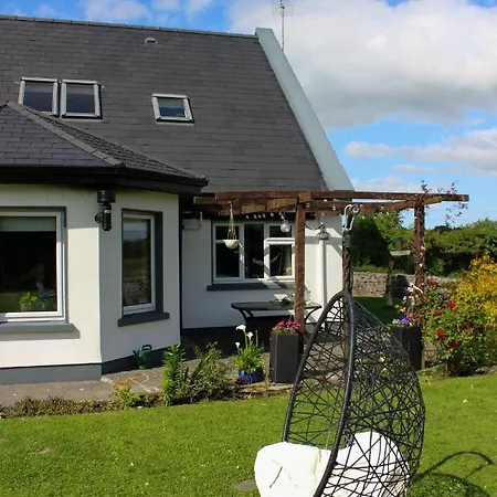 The Lakes Wellness Self Catering * 발린로브