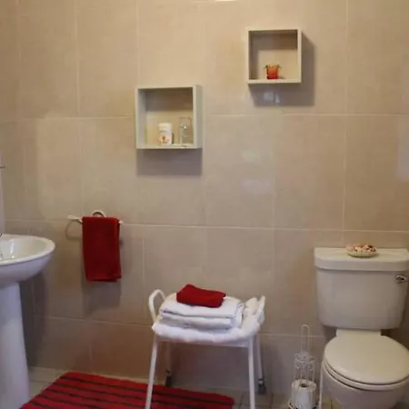 The Lakes Wellness Self Catering 아파트 발린로브